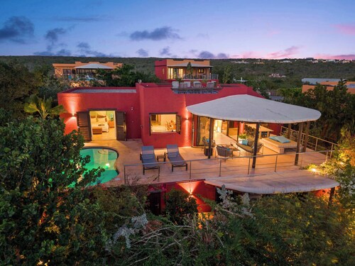 Villa Vista Blue with sea views and a tropical garden with private pool and clos