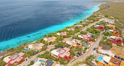 Villa Vista Blue with sea views and a tropical garden with private pool and clos