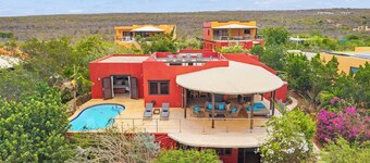 Villa Vista Blue with sea views and a tropical garden with private pool and clos