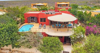 Villa Vista Blue with sea views and a tropical garden with private pool and clos