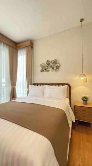 3 bedrooms, iron/ironing board, WiFi, bed sheets