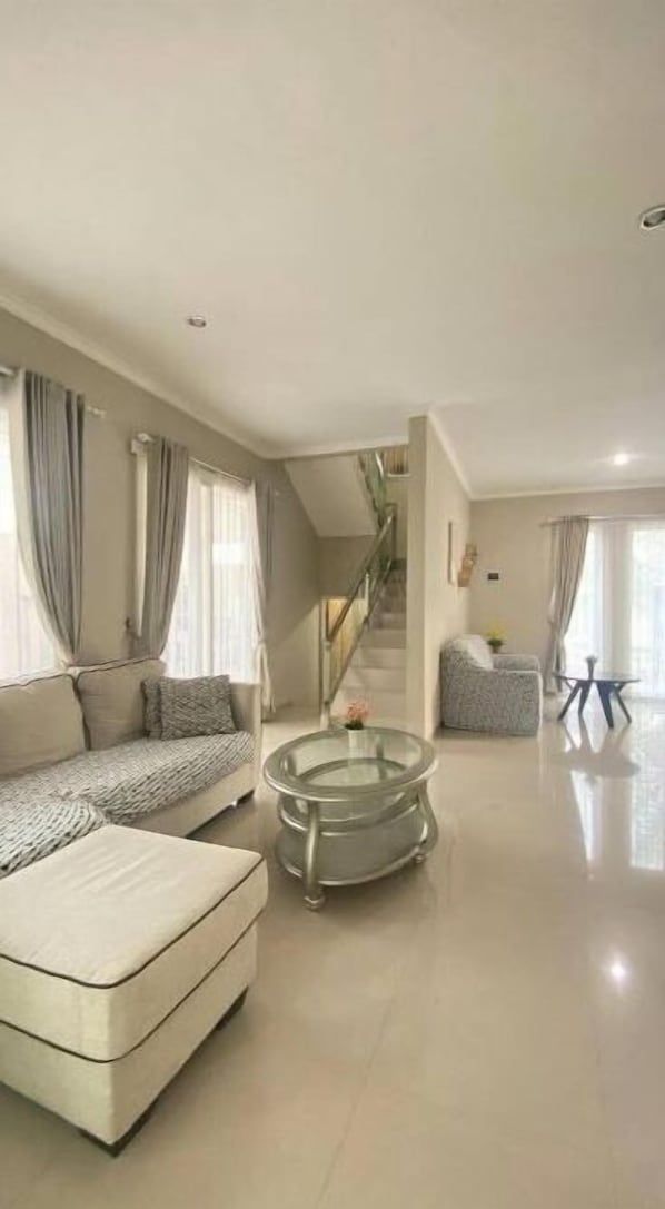 Living area - Aira Villas Private Pool (Junrejo)