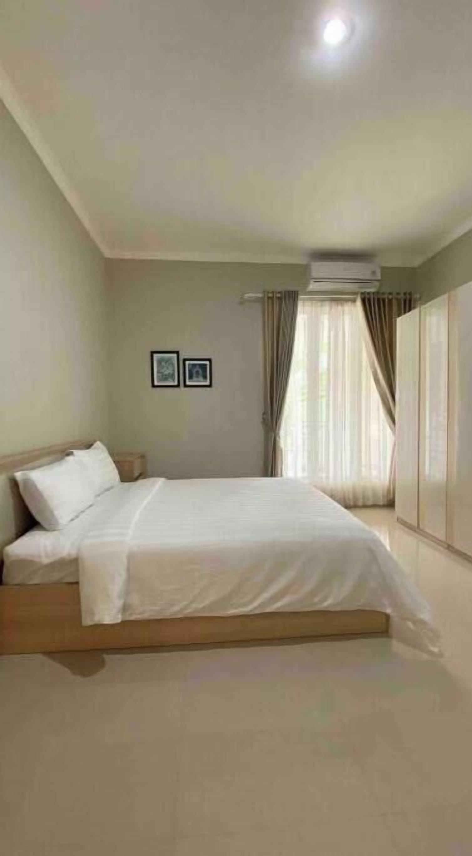 3 habitaciones, tabla de planchar con plancha, wifi y ropa de cama 