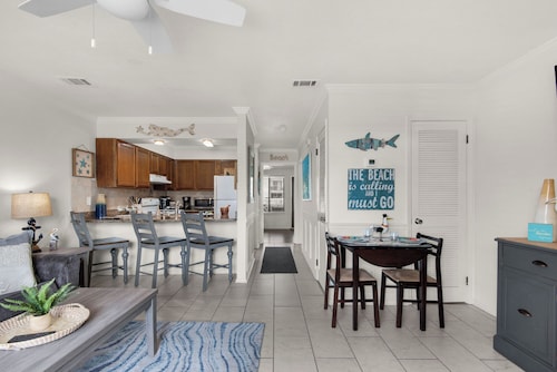 Charming 1-bedroom condo in superb Destin with WiFi, AC