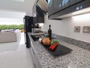 Dishwasher, cookware/dishes/utensils - Mill Cottage (Beverley)