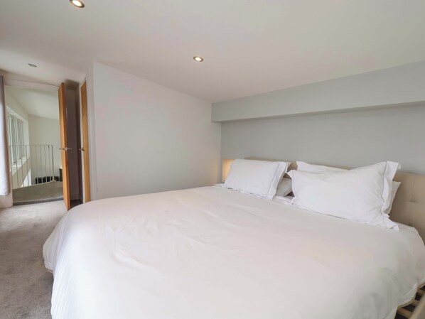 4 bedrooms, individually decorated, individually furnished, free WiFi