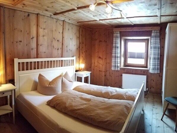 House | 3 bedrooms, individually furnished, iron/ironing board