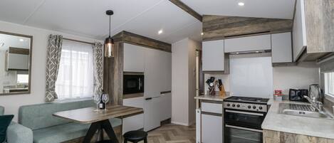 Cookware/dishes/utensils