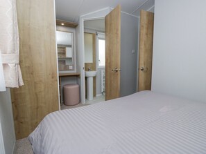 3 bedrooms, individually decorated, individually furnished, free WiFi