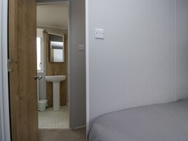 3 bedrooms, individually decorated, individually furnished, free WiFi