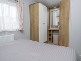 3 habitaciones, decoración personalizada y muebles diferentes 