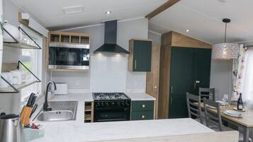 Cookware/dishes/utensils