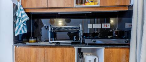 Fridge, microwave, stovetop, electric kettle