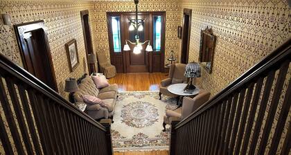 The Alfred Morris Gifford House has been lovingly renovated to anticipate the every need of travelers to the Finger Lakes area. Located in the heart of the Historic District, the Inn is a short walk to restaurants, historical sites, shops, as well a