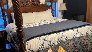 Room - The Alfred Morris Gifford House has been lovingly renovated to anticipate the every need of travelers to the Finger Lakes area.  Located in the heart of the Historic District, the Inn is a short walk to restaurants, historical sites, shops, as well a (Canandaguia)