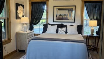 2 makuuhuonetta, työpöytä, ilmainen Wi-Fi, vuodevaatteet