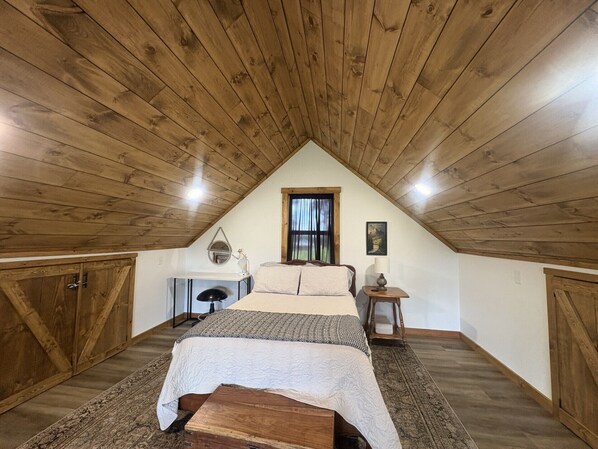 2 bedrooms, desk, free WiFi, bed sheets
