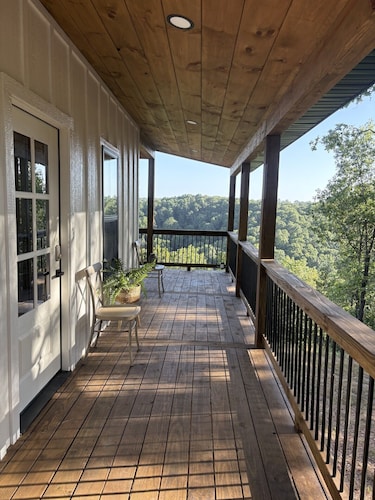 Private, Scenic, Cozy, and Romantic Cabin with Fireplace and Hot Tub for Two!