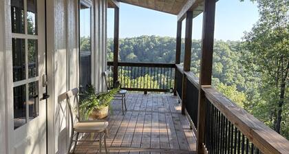 Private, Scenic, Cozy, and Romantic Cabin with Fireplace and Hot Tub for Two!