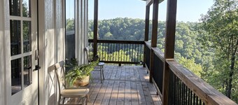 Private, Scenic, Cozy, and Romantic Cabin with Fireplace and Hot Tub for Two!