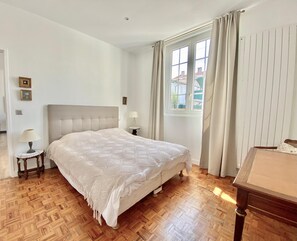 1 chambre, bureau, fer et planche à repasser, Wi-Fi gratuit