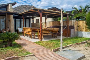 Outdoor dining - Casa Bamboo - Private Beach House (Tumbes)
