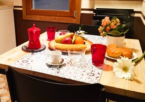 Dining - <QFlats>- **Chic Retreat Loft **. (Cagliari)