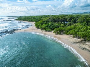 Beach nearby, sun loungers, beach towels
