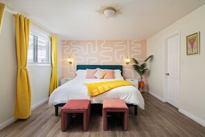 4 bedrooms, desk, iron/ironing board, travel crib