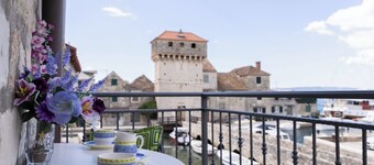 A Apartment Near Beach With two Balconies