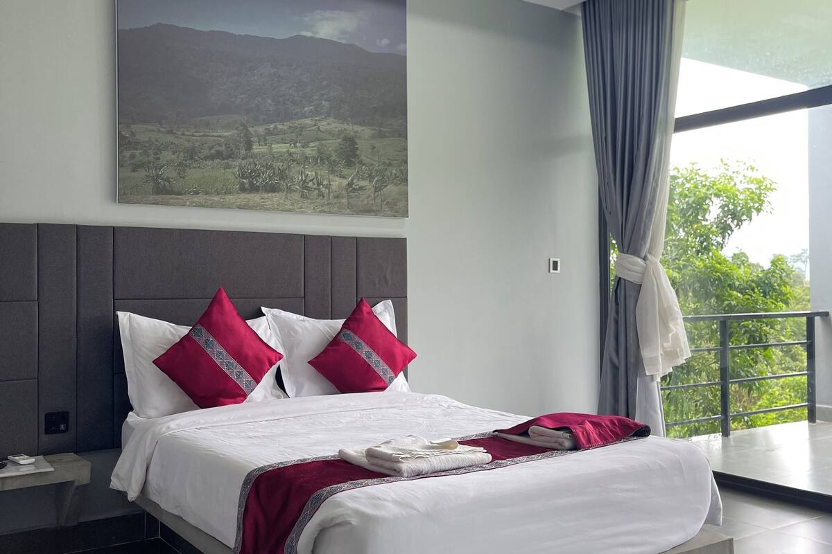 One-Bedroom Villa Suite | Minibar, in-room safe, desk, soundproofing