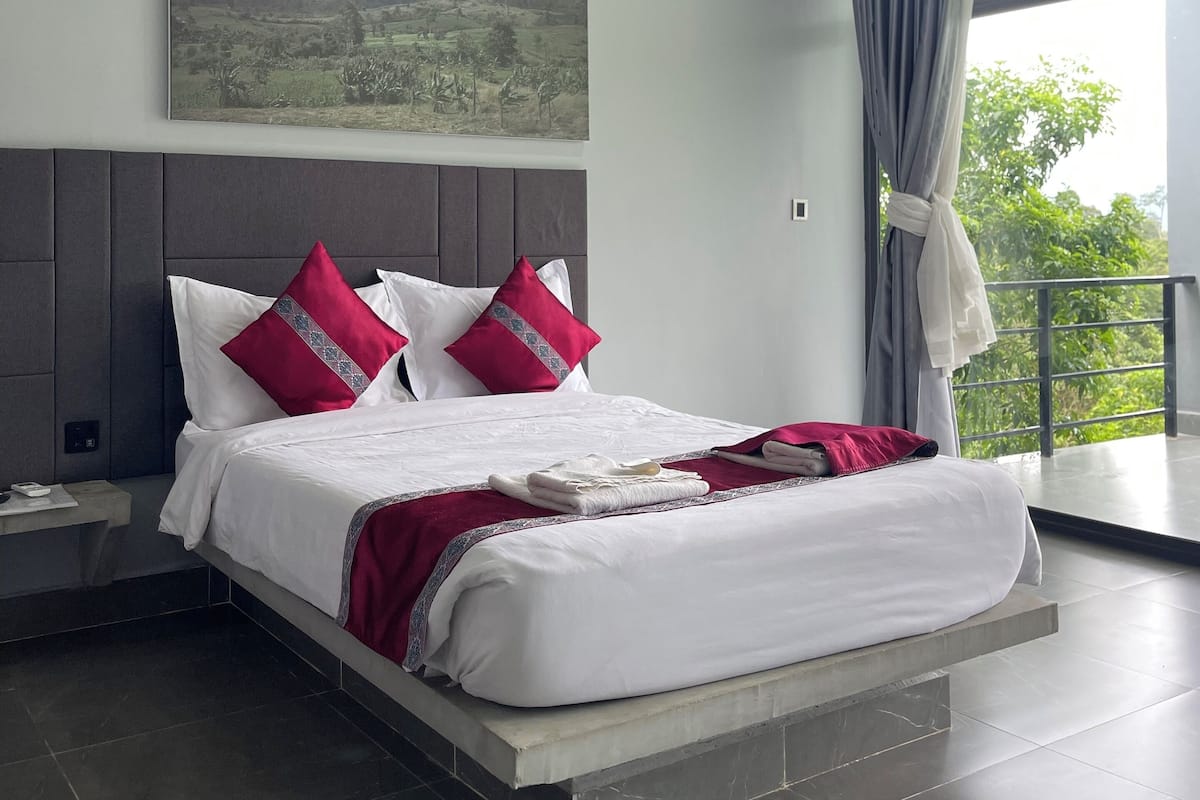 One-Bedroom Villa Suite | Minibar, in-room safe, desk, soundproofing