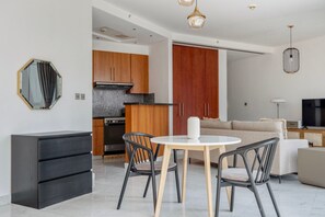 Interior - Blueground | DIFC, pool, nr Central Park (Dubai)