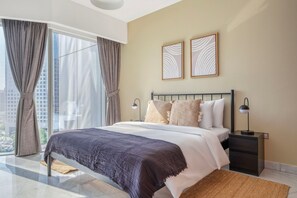 Iron/ironing board, WiFi, bed sheets - Blueground | DIFC, pool, nr Central Park (Dubai)