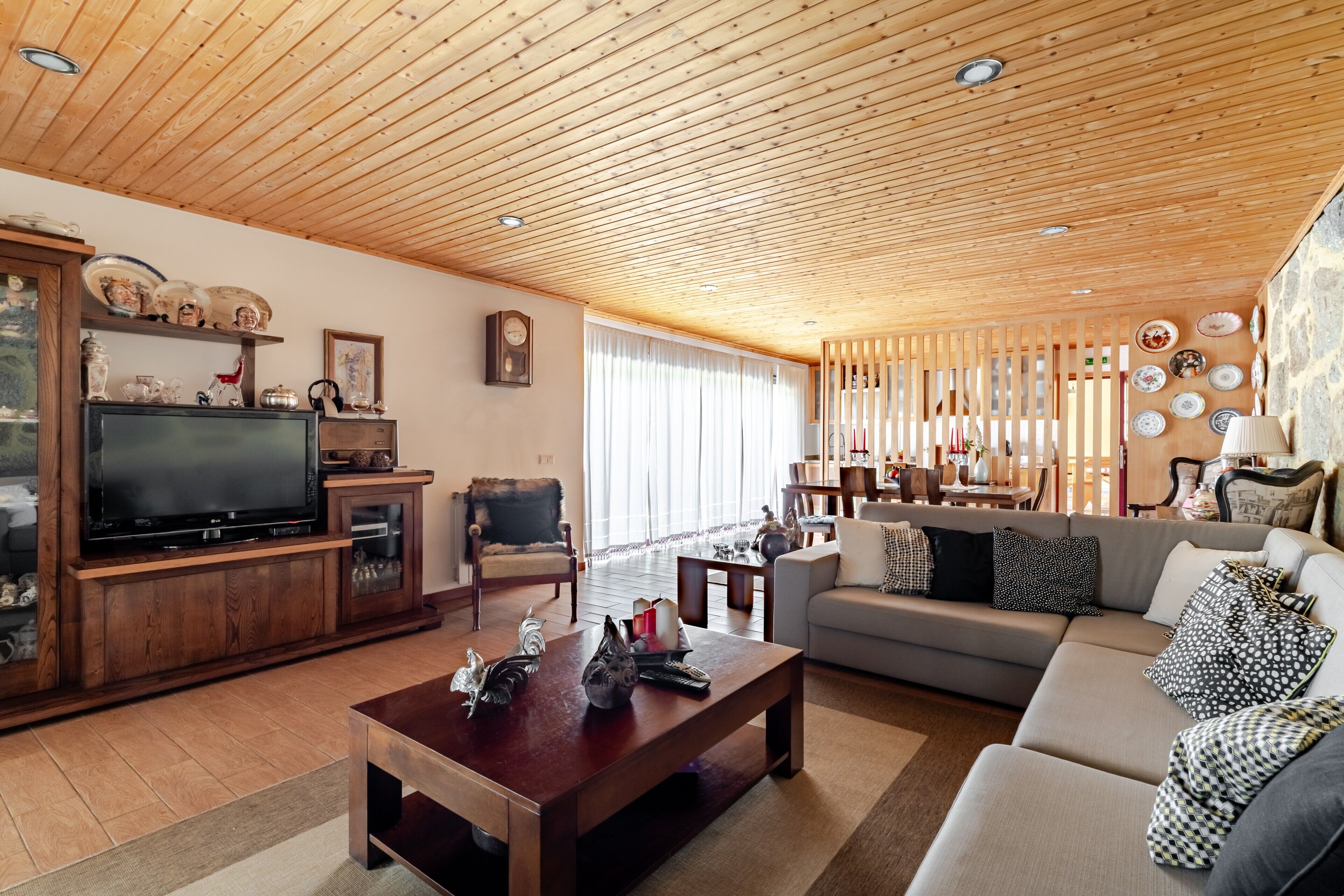 TV, fireplace, DVD player, stereo