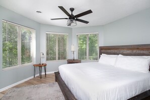 9 makuuhuonetta, silitysrauta/-lauta, ilmainen Wi-Fi, vuodevaatteet