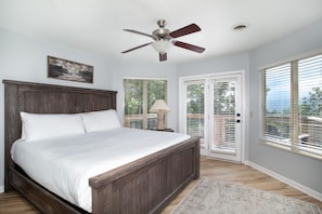 9 bedrooms, iron/ironing board, free WiFi, bed sheets - Smoky Mtn Escape 8BR Games Hot Tub Views (Gatlinburg)