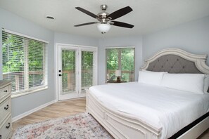 9 bedrooms, iron/ironing board, free WiFi, bed sheets - Smoky Mtn Escape 8BR Games Hot Tub Views (Gatlinburg)