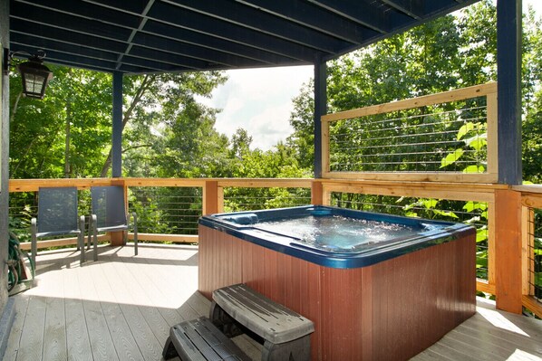 Outdoor spa tub