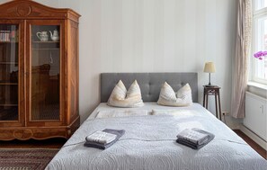 1 chambre, lit parapluie, Wi-Fi gratuit, draps fournis