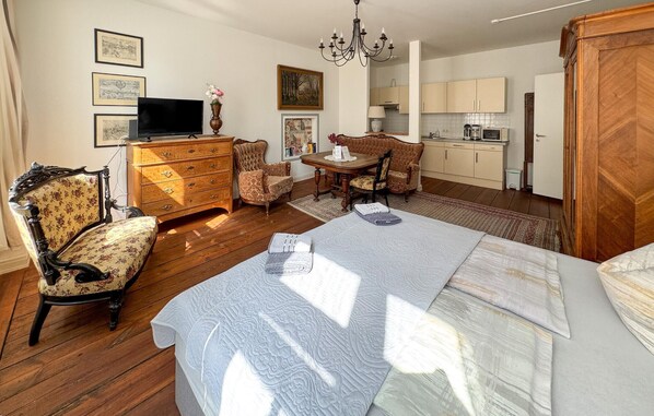 1 bedroom, travel cot, free WiFi, bed sheets