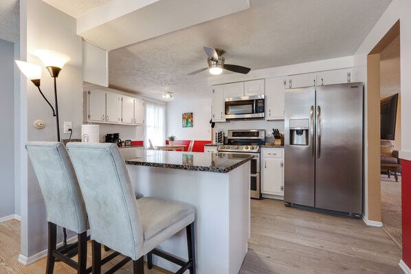 Fridge, microwave, oven, stovetop - Hot Tub | Game Room | Near WPAFB & USAF Museum (Dayton)