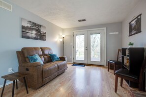 Smart TV, foosball, table tennis, books - Hot Tub | Game Room | Near WPAFB & USAF Museum (Dayton)