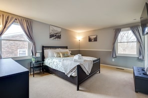 3 bedrooms, desk, iron/ironing board, travel crib