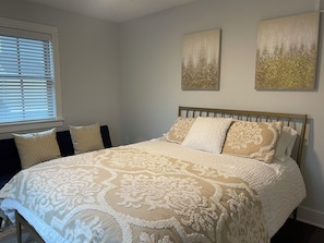 3 habitaciones, tabla de planchar con plancha, wifi y ropa de cama 