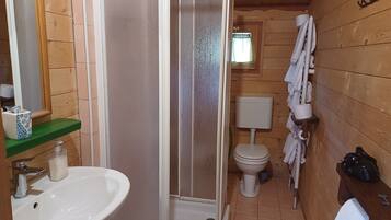 Doccia, asciugacapelli, bidet, asciugamani