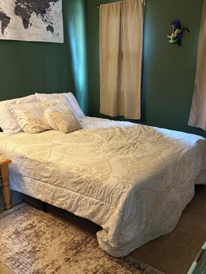 2 bedrooms, iron/ironing board, WiFi, bed sheets