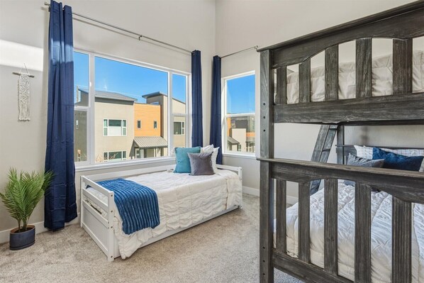 3 bedrooms, iron/ironing board, WiFi, bed sheets