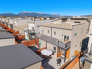 Exterior - Charming 3BR ~ Sleeps 8 ~ Walk/Bike to downtown Salida (Salida)