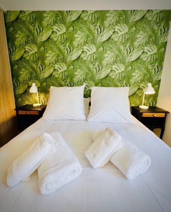 2 bedrooms, iron/ironing board, WiFi